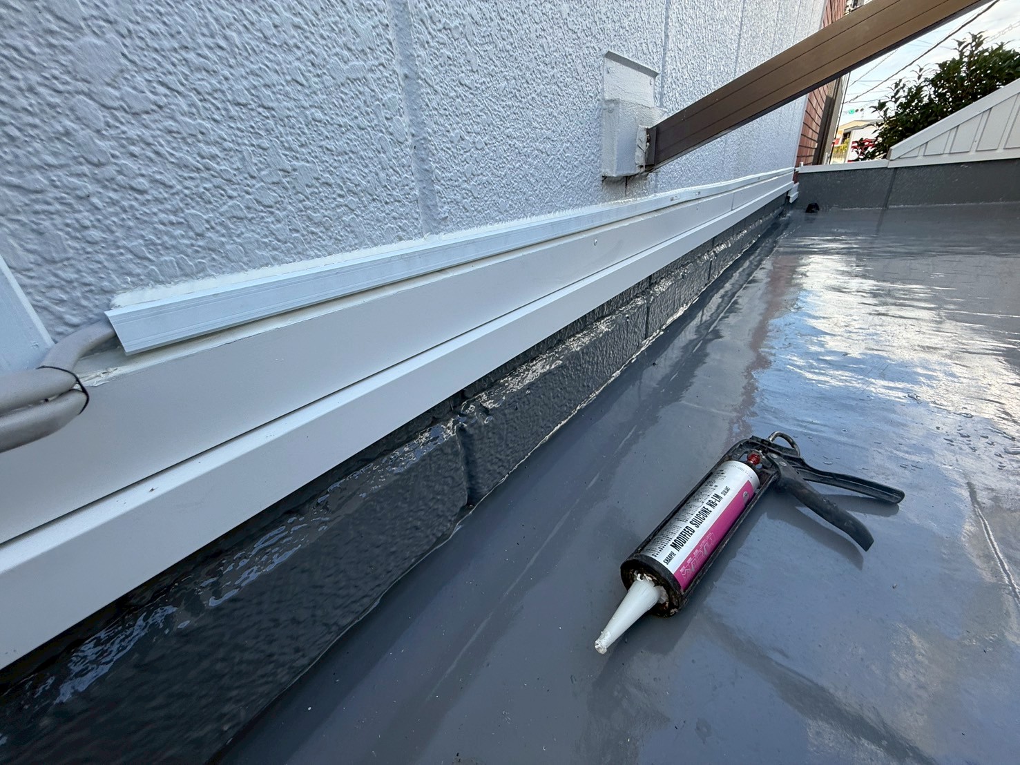 看板裏板金工事