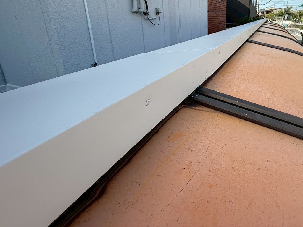 看板裏板金工事