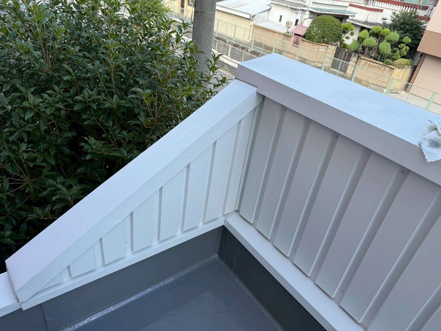 看板裏板金工事