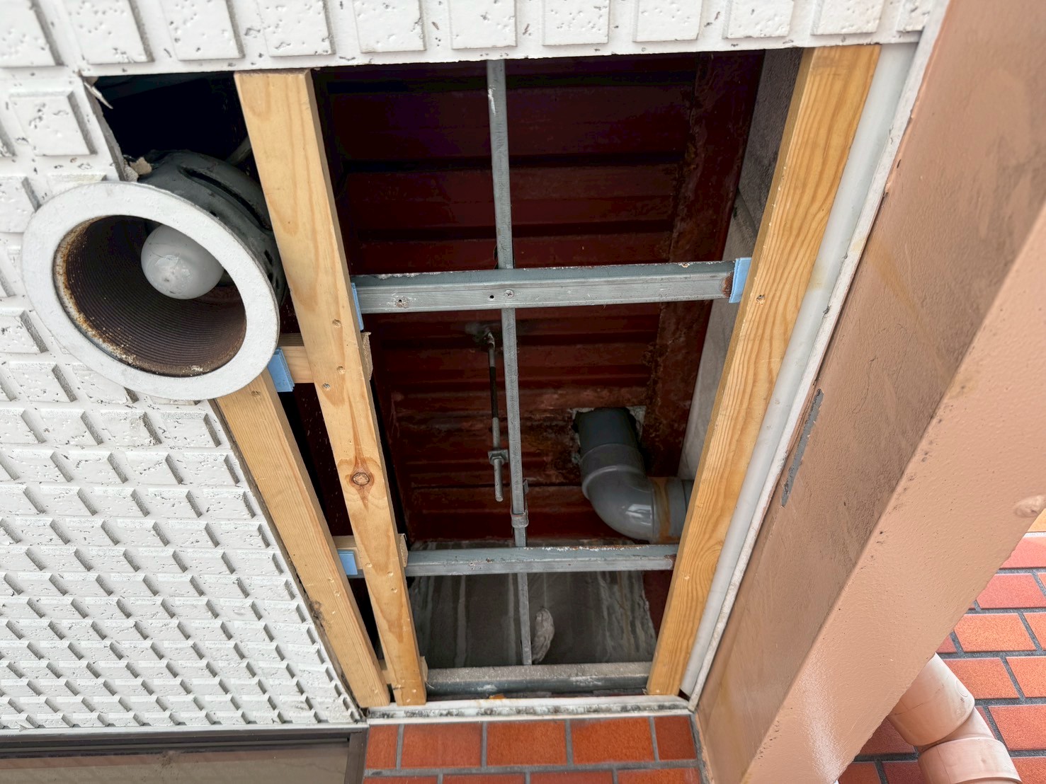 玄関部分天井補修工事