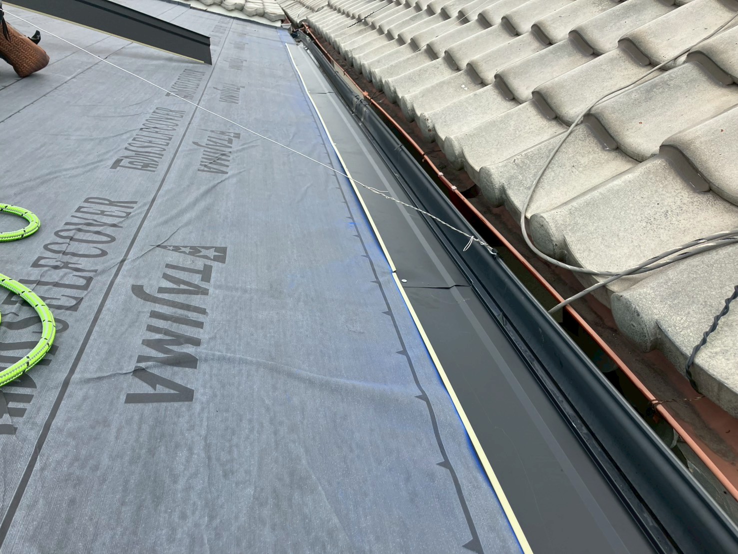 屋根葺き直し工事