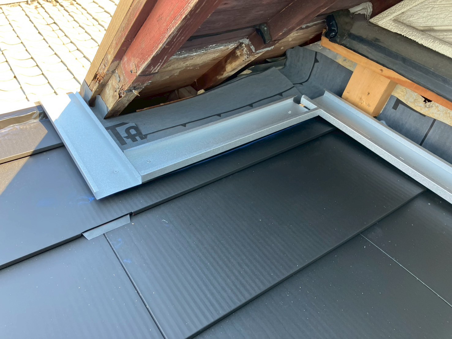 屋根葺き替え工事