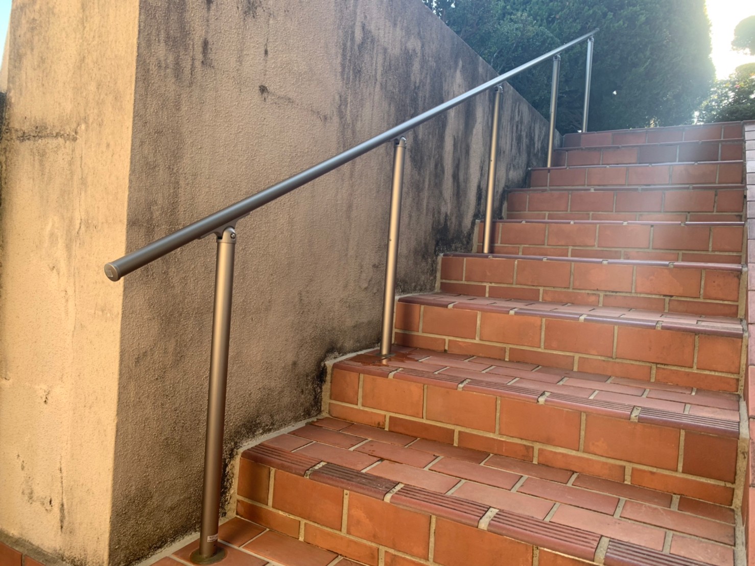 R5.2/22～3/14　生駒市　M様邸　階段手摺設置及びドアクローザ－調整工事