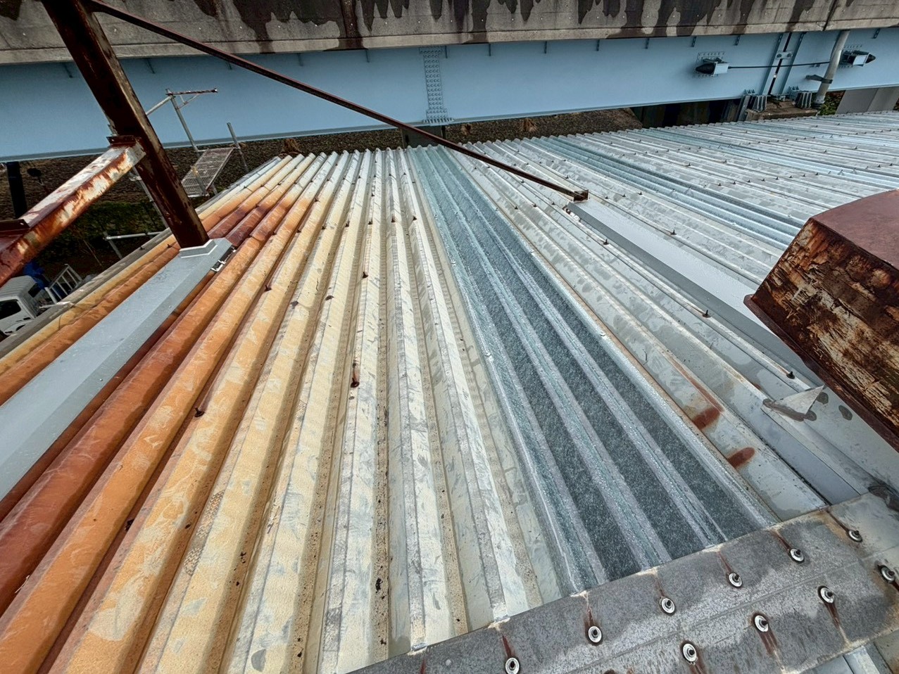 R7.11/19~11/27奈良市　株式会社カーサービスわかくさ様　屋根修理工事