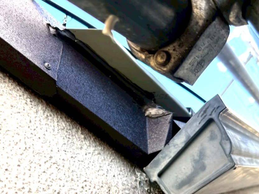 雨漏り部分入隅板金及び金物部分強化