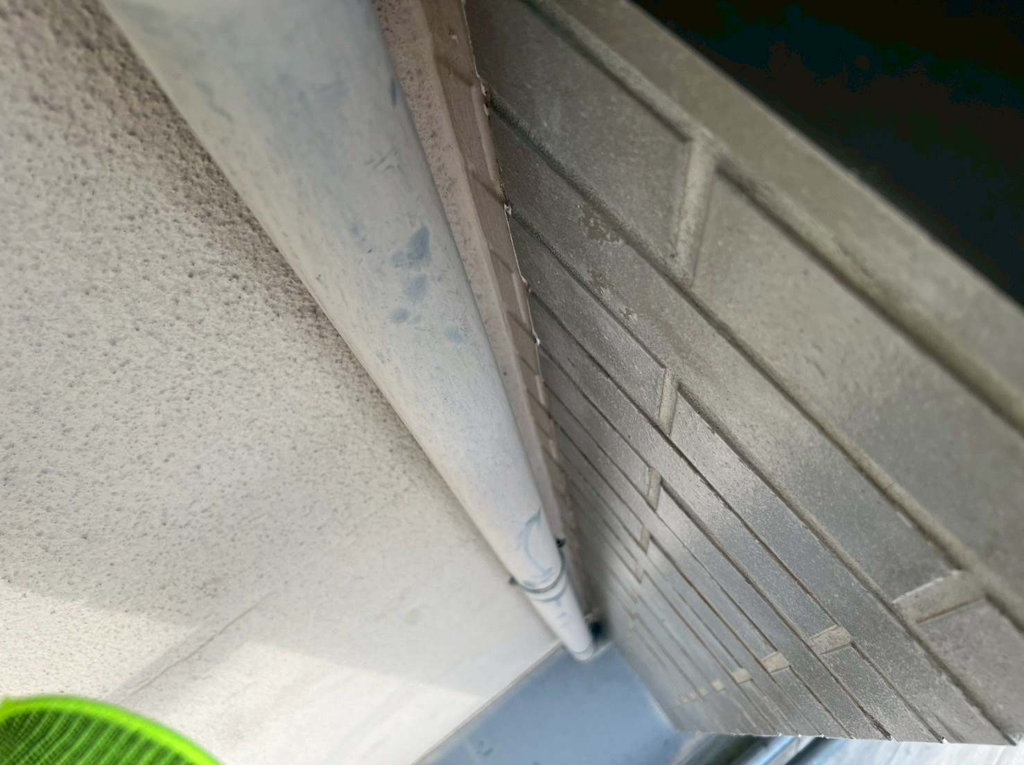 雨漏り部分入隅板金及び金物部分強化