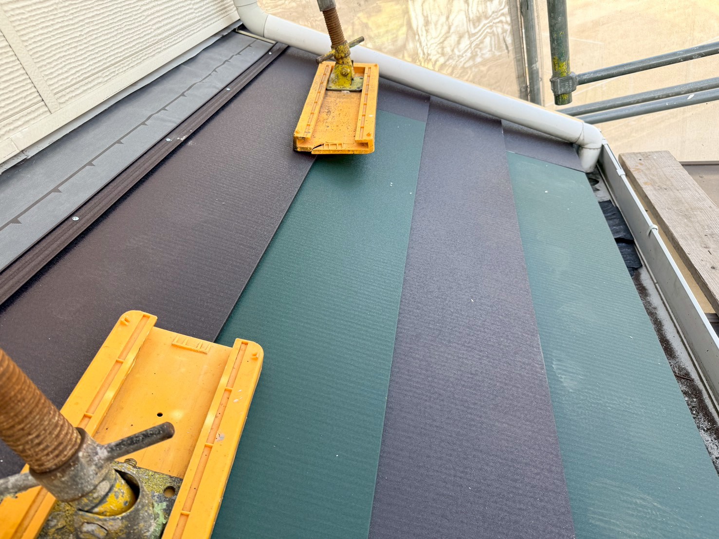 屋根カバー工事