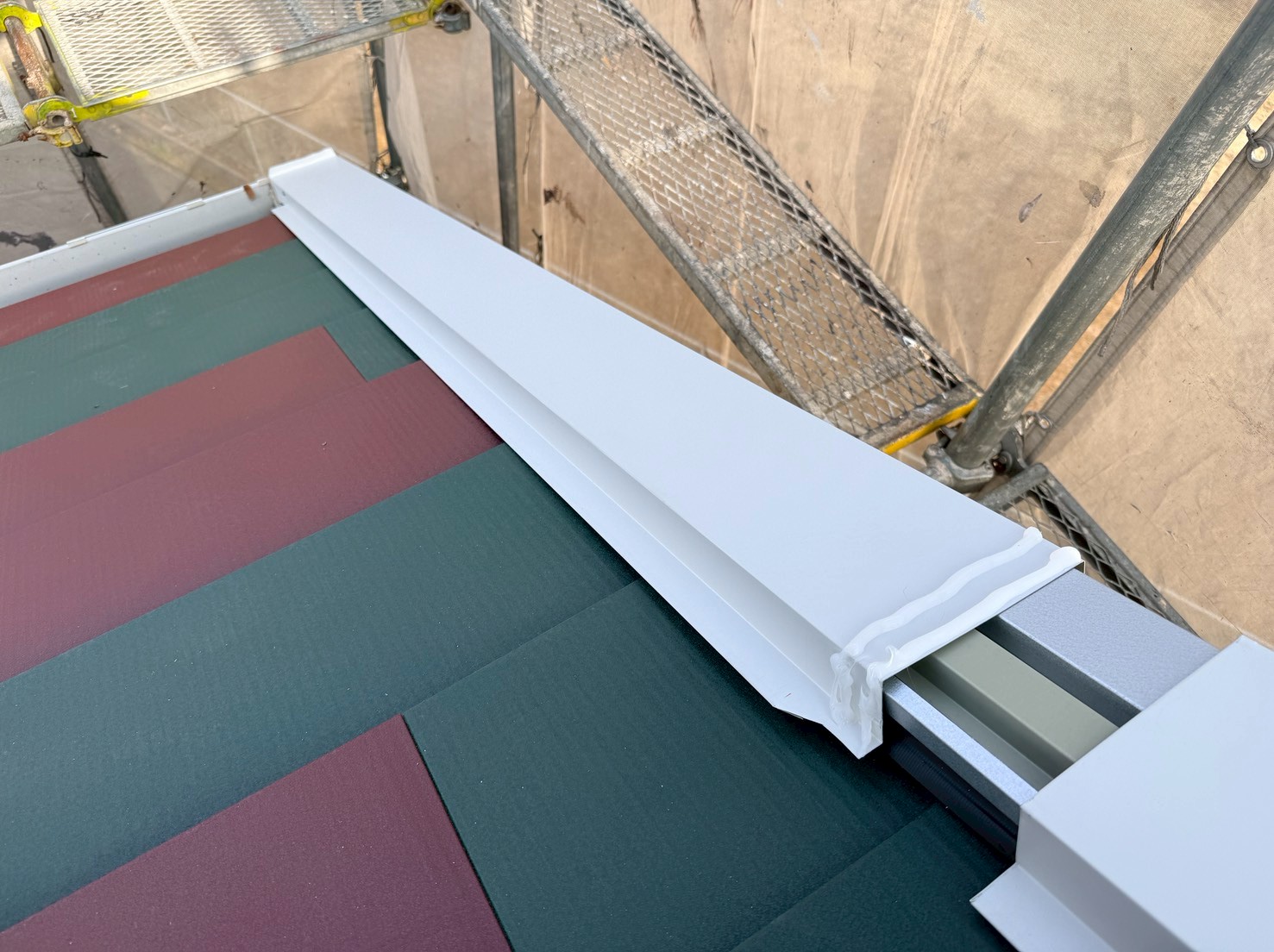 屋根カバー工事