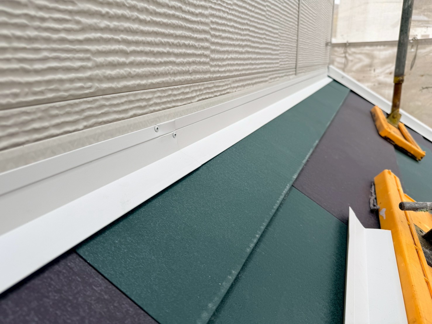 屋根カバー工事