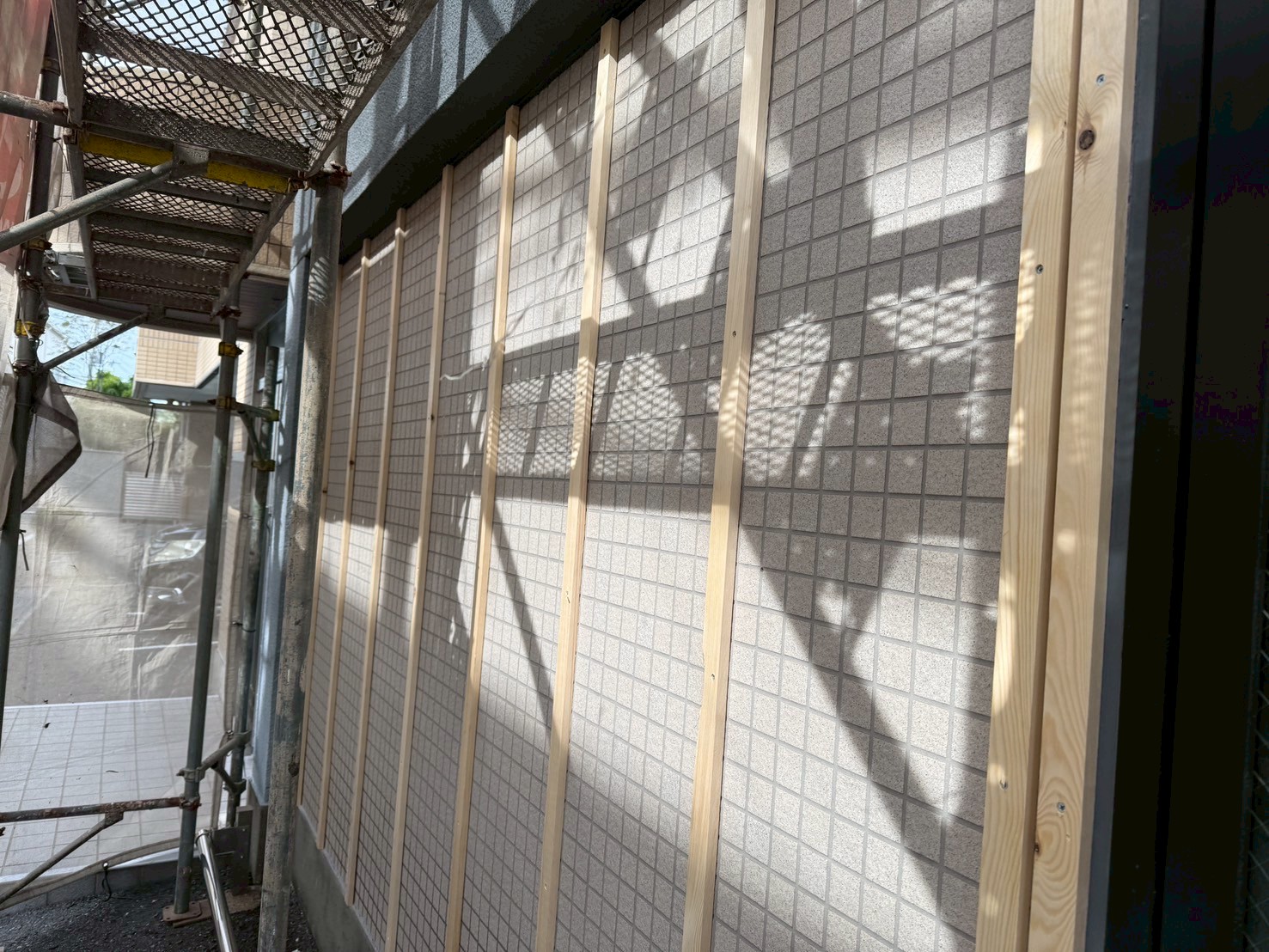 タイル部分金属サイディング張り工事