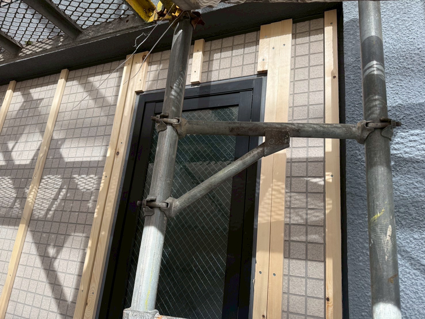 タイル部分金属サイディング張り工事