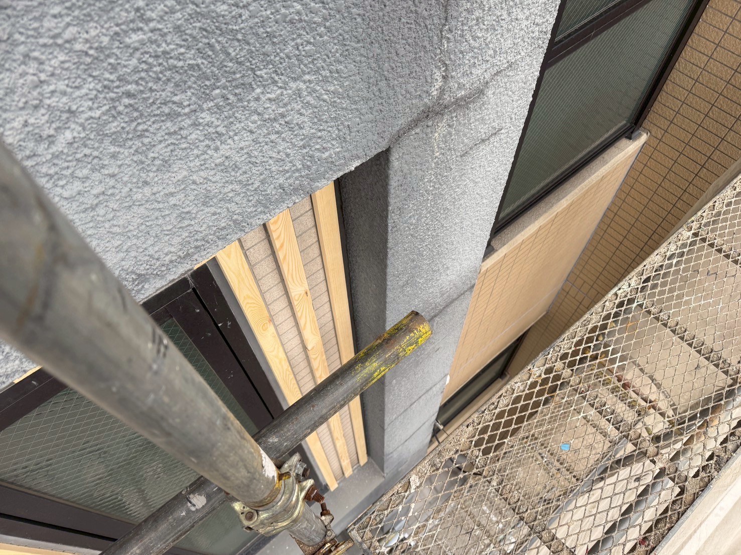 タイル部分金属サイディング張り工事