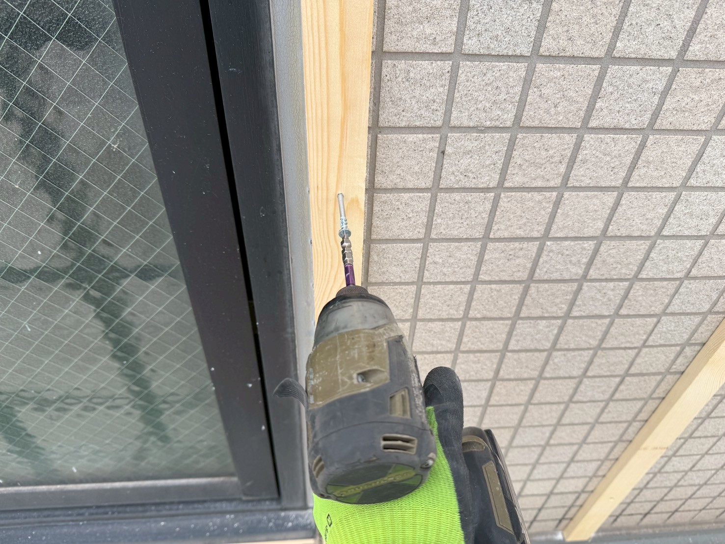 タイル部分金属サイディング張り工事