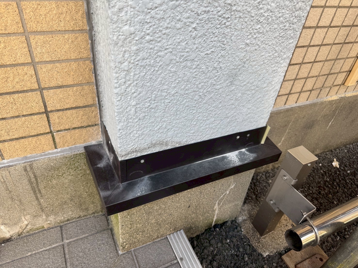 タイル部分金属サイディング張り工事