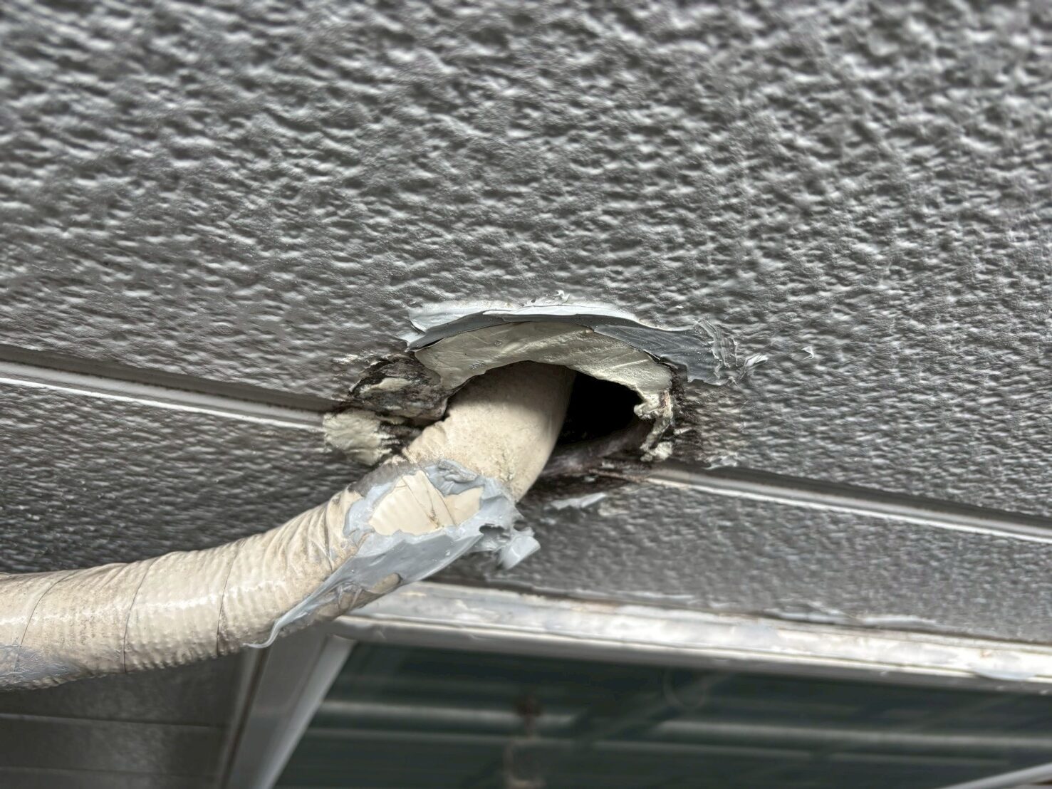 エアコンパテ詰め替え工事