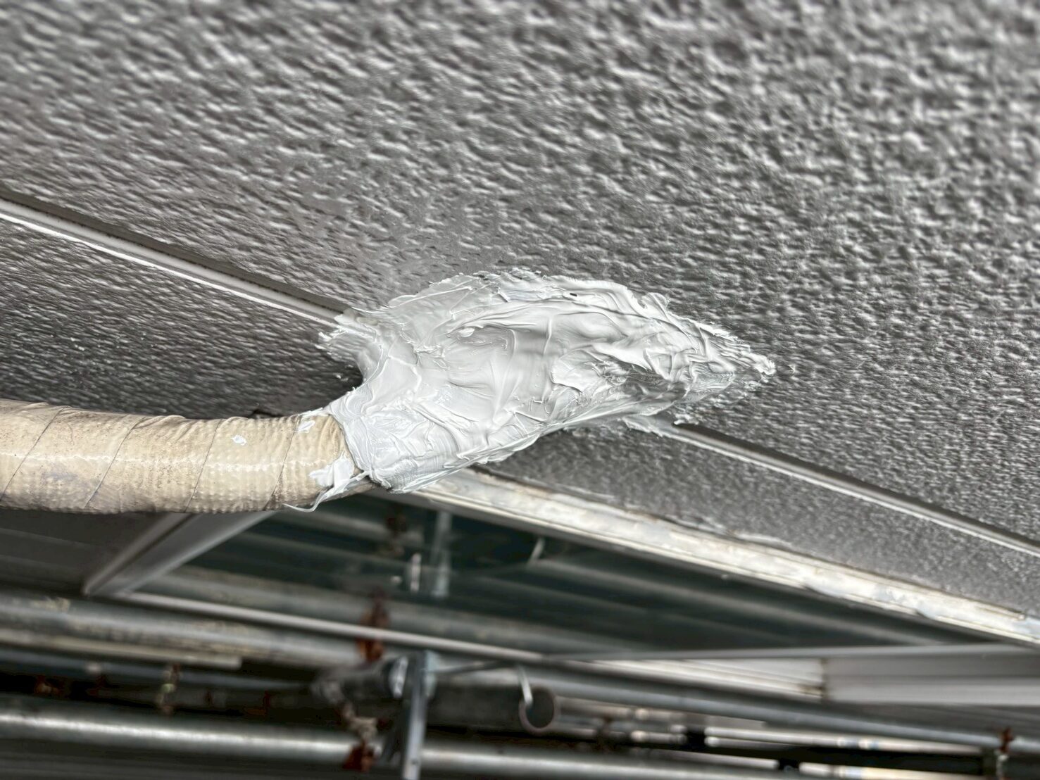 エアコンパテ詰め替え工事