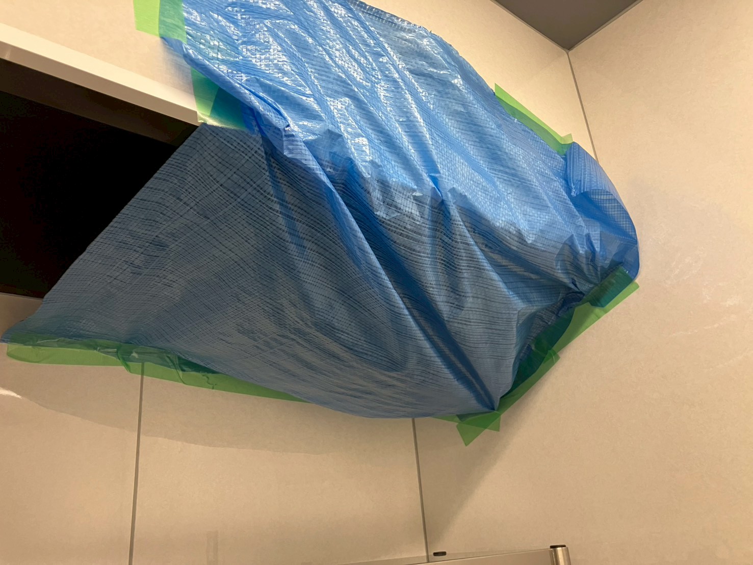 換気口板金取り付け工事