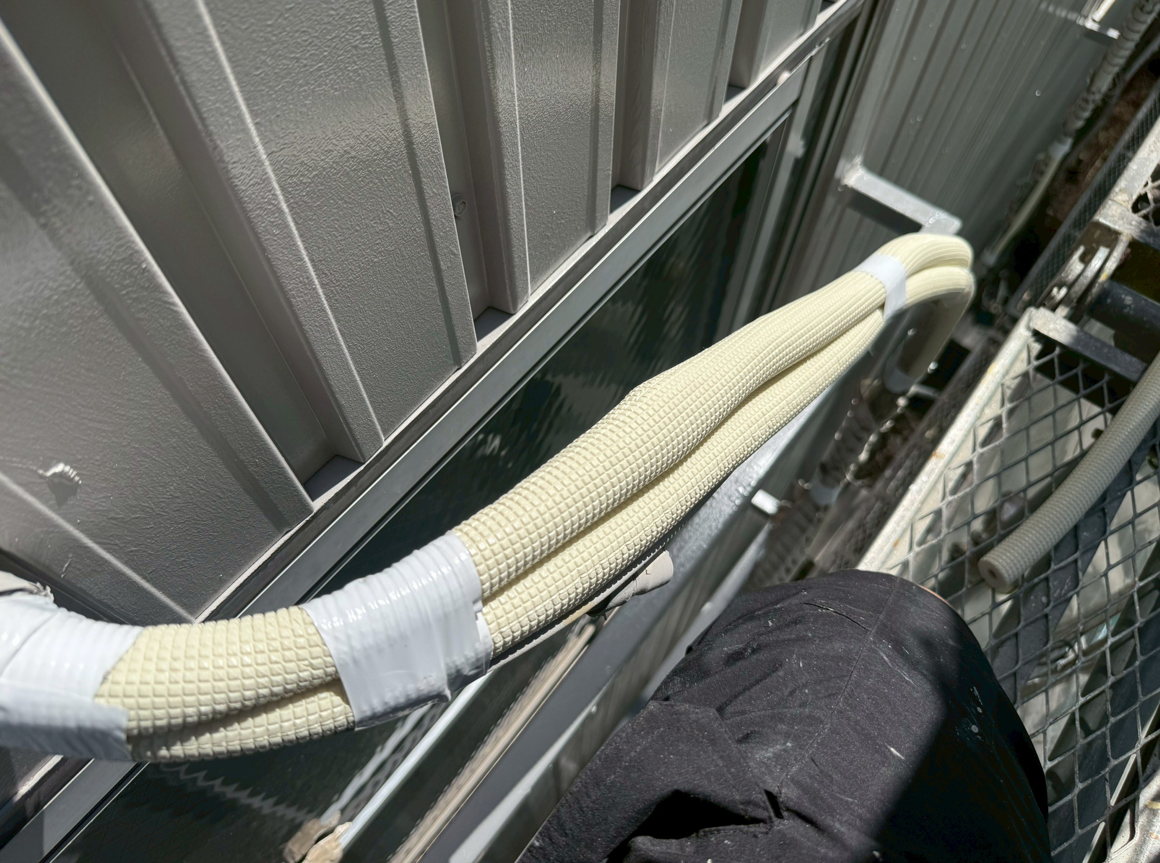 断熱材及びテープ巻き直し