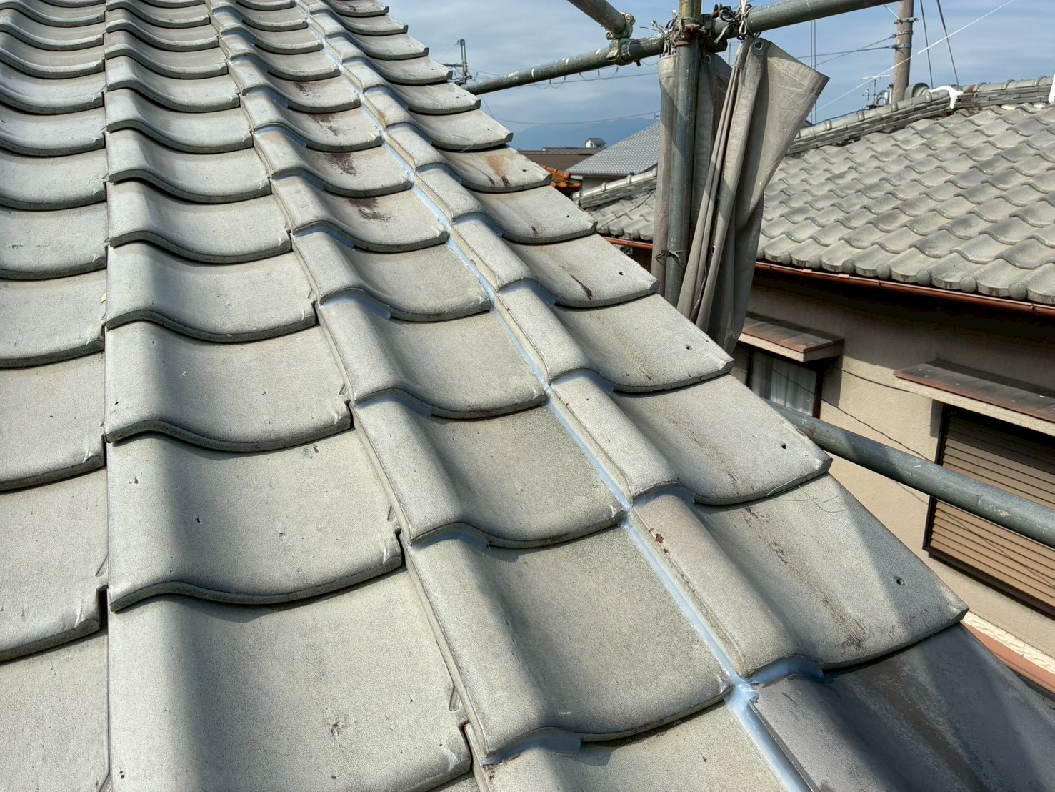 北西カド大屋根瓦ズレ戻し及びラバーロック工法