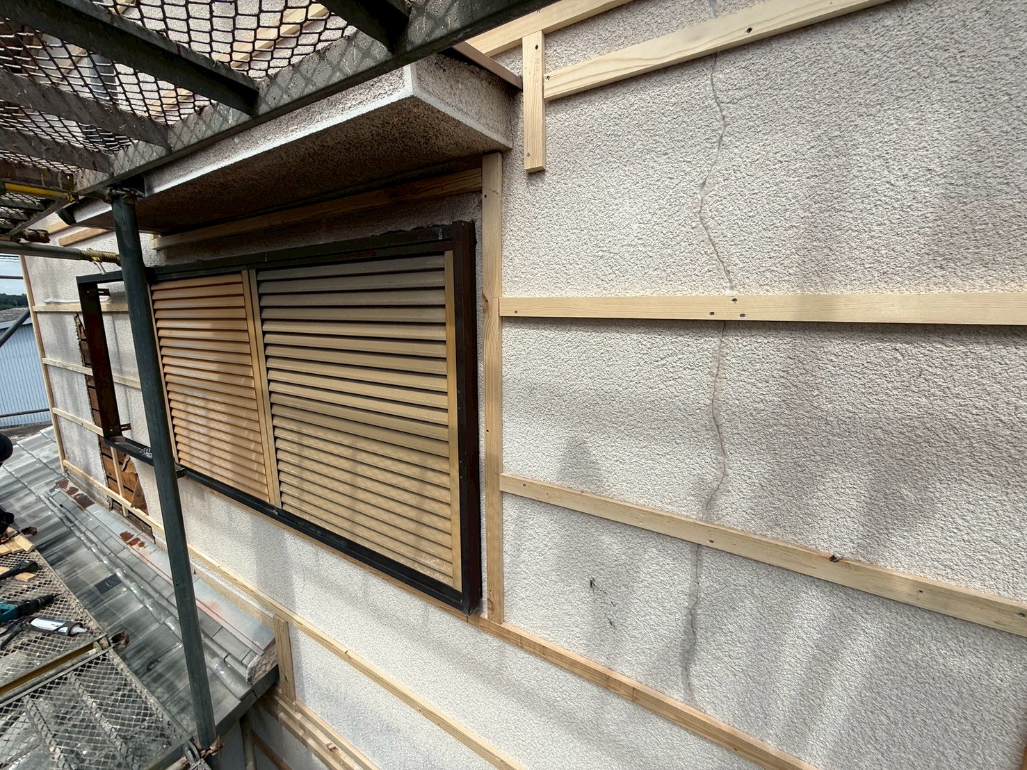 壁プリント鋼板カバー工事