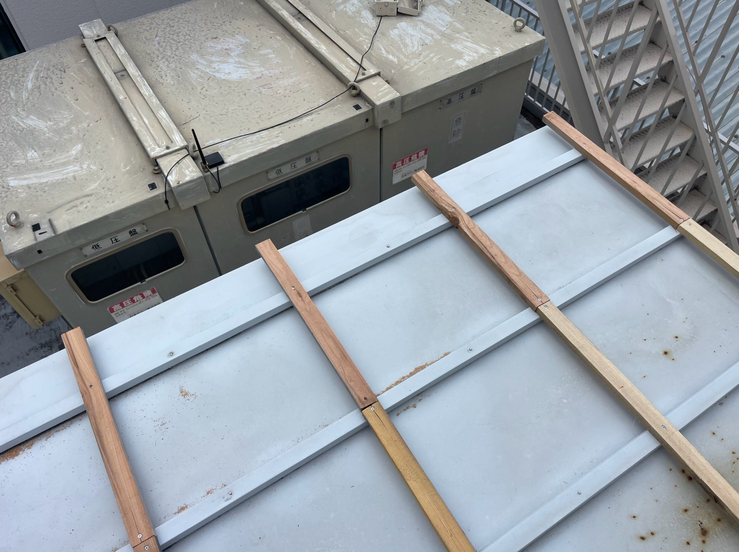 コンテナ屋根工事