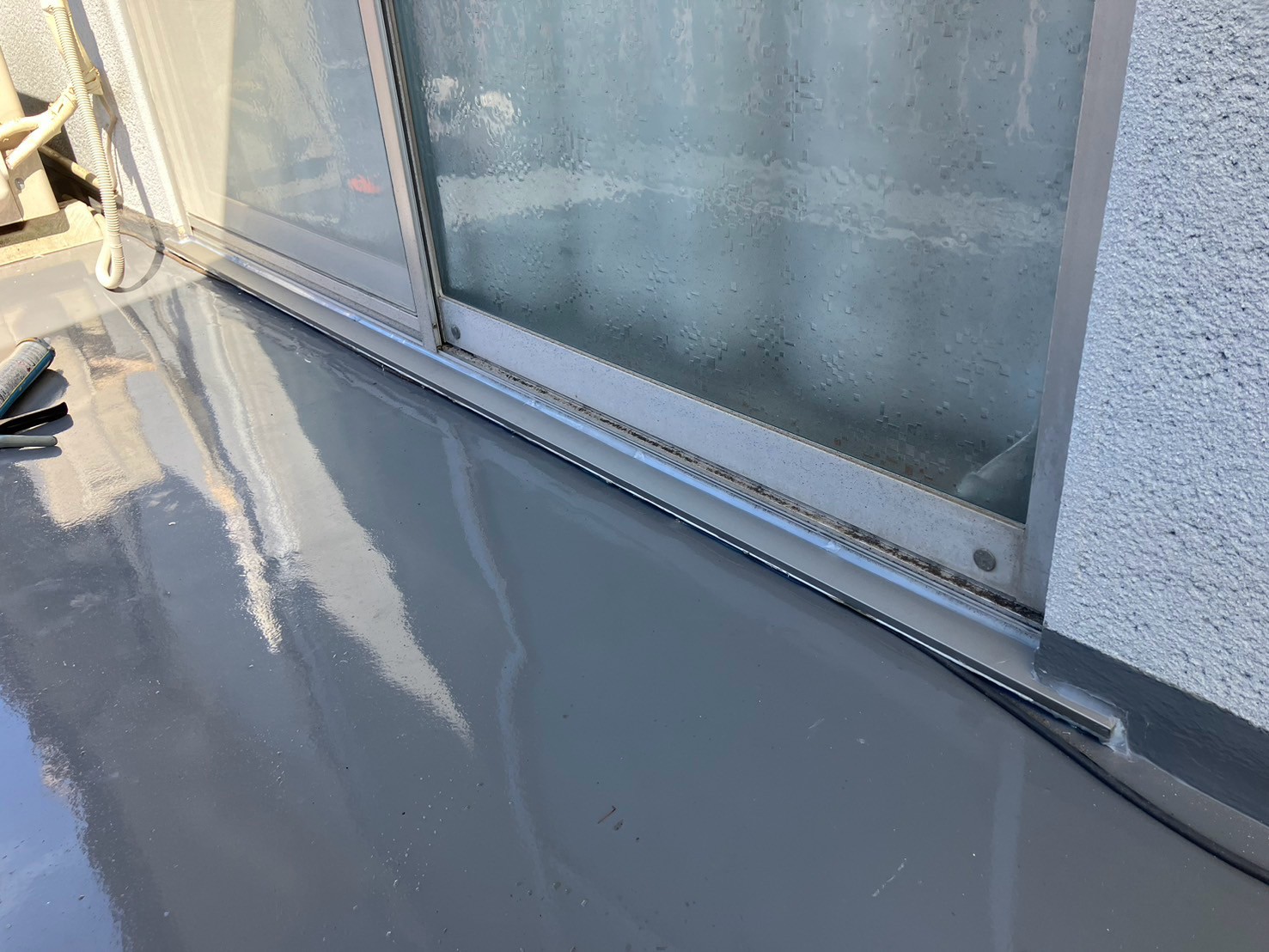 窓下L型板金取り付け