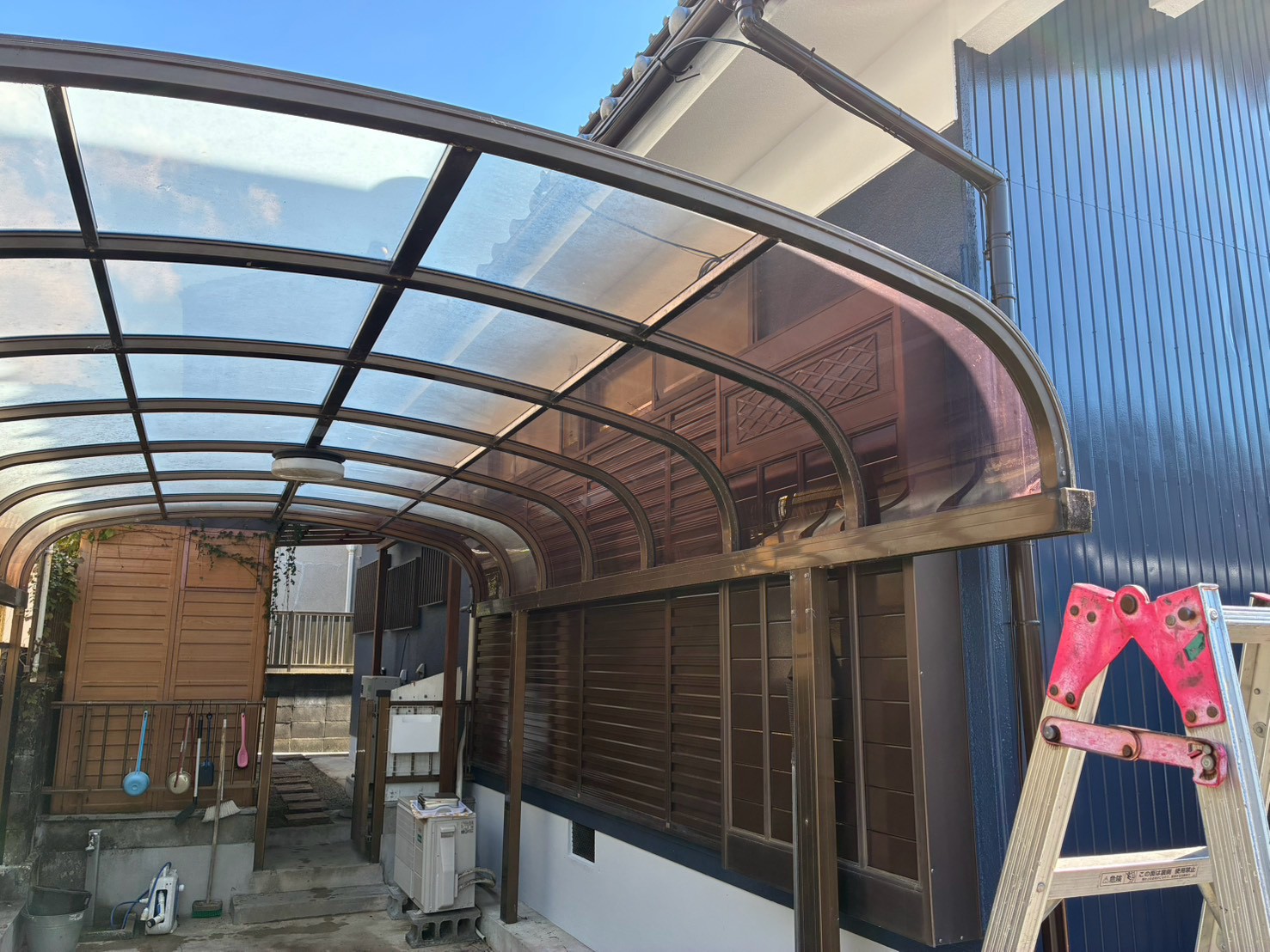 ポリカ屋根部分脱着工事