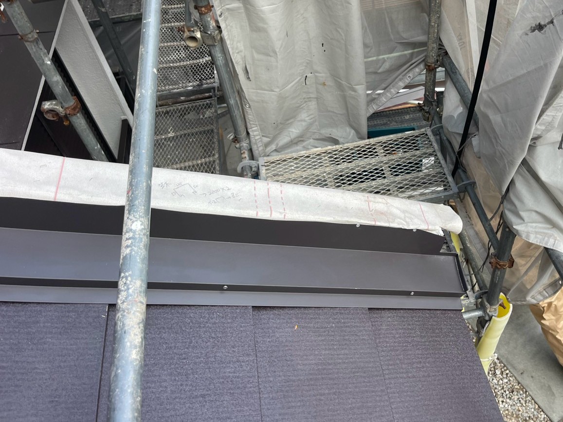 屋根葺き替え工事(玄関上屋根)