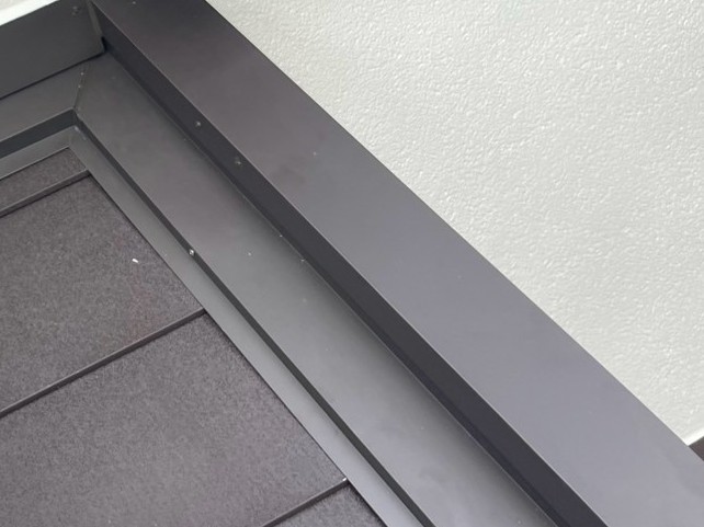 屋根葺き替え工事(玄関上屋根)