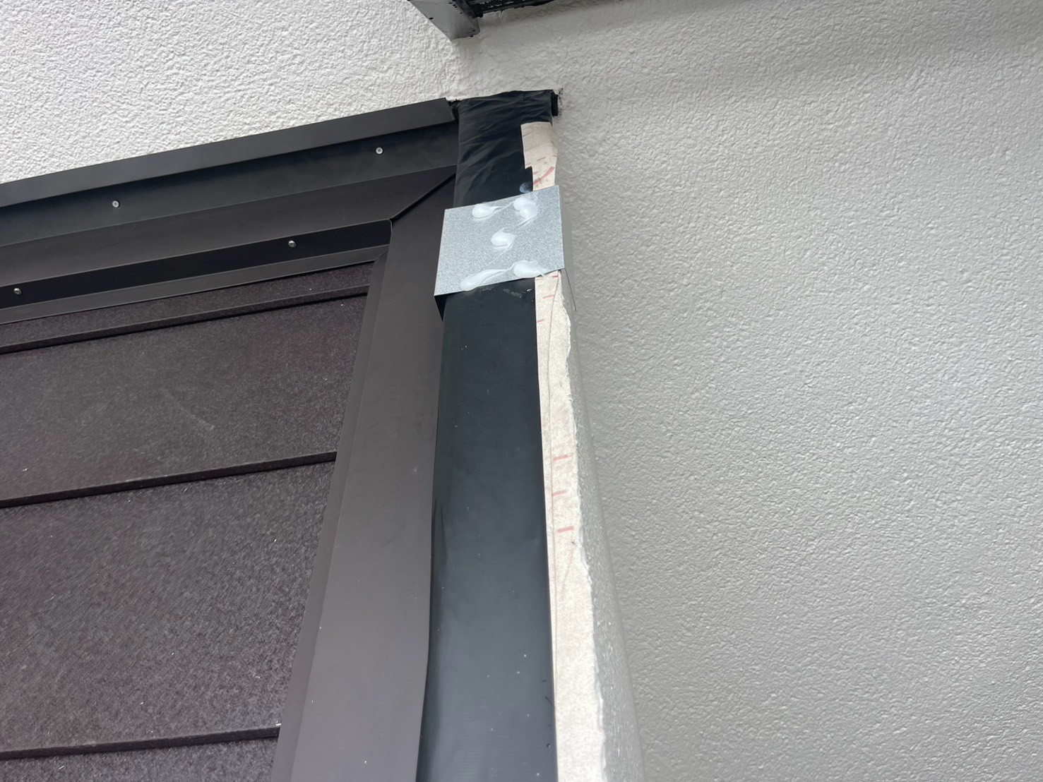 屋根葺き替え工事(玄関上屋根)