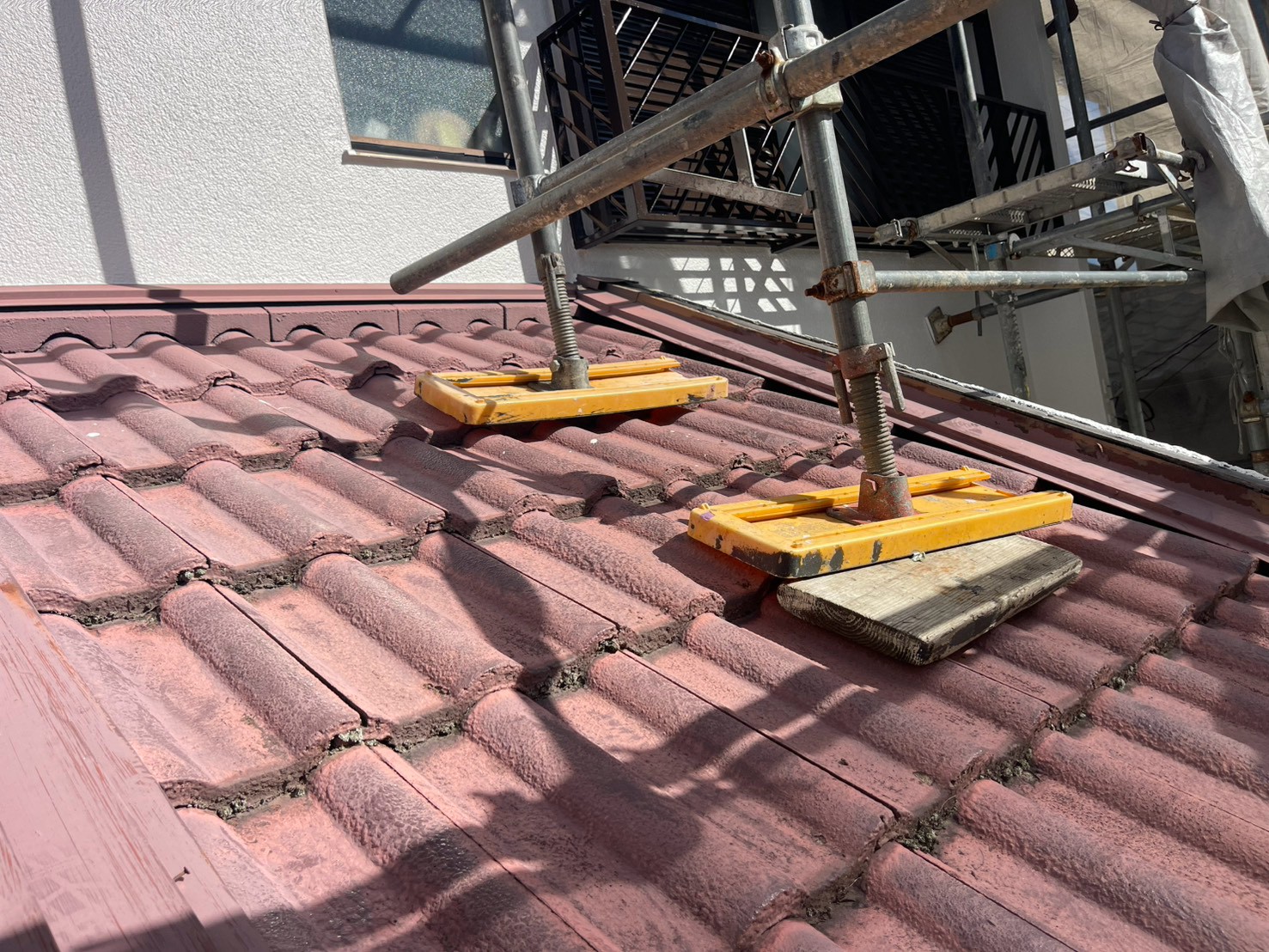 屋根葺き替え工事(玄関上屋根)