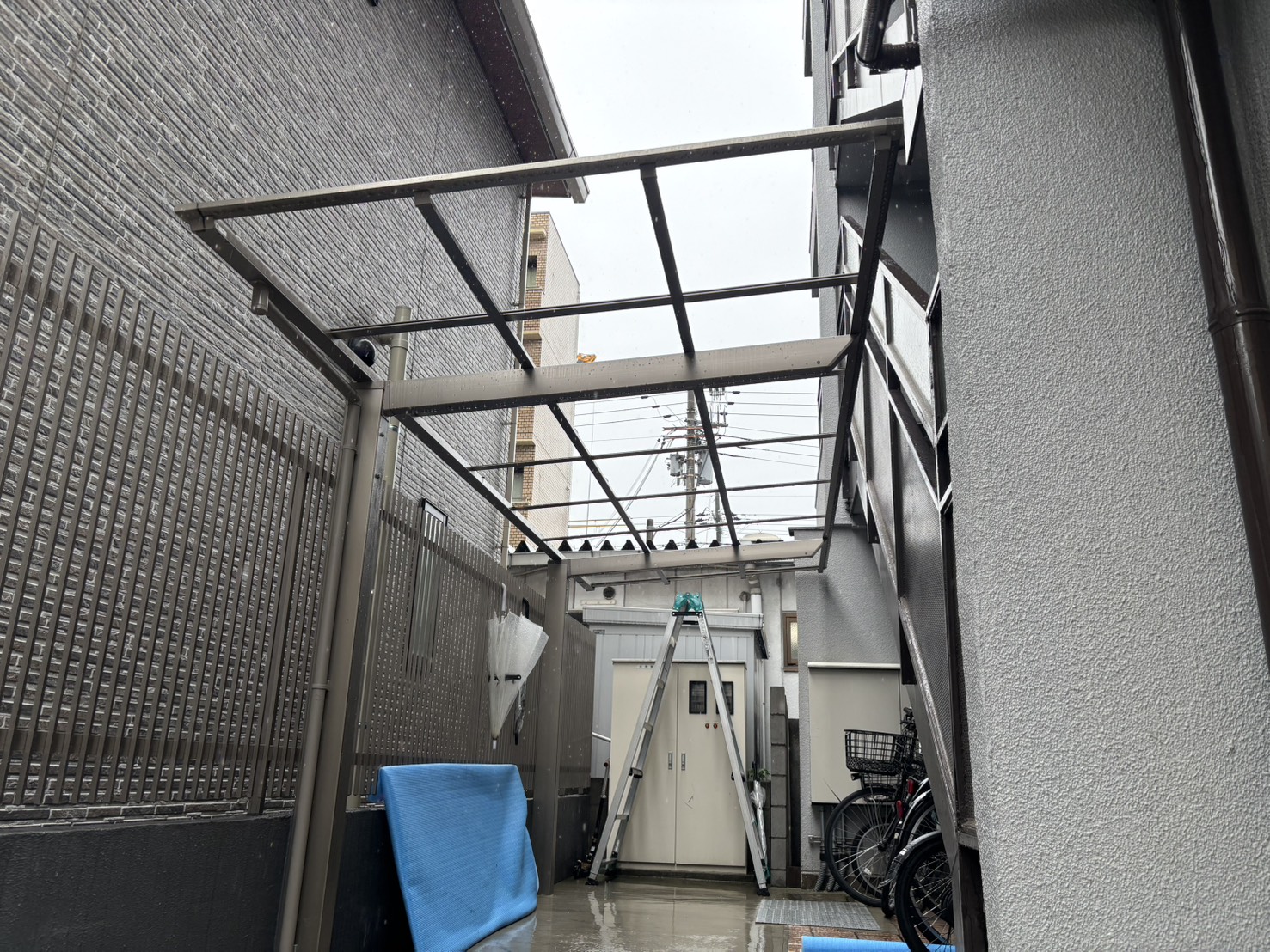 ポリカ屋根脱着工事