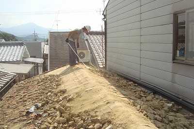 瓦めくり