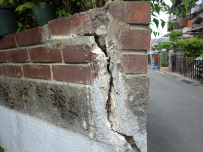 外塀クラック補修工事