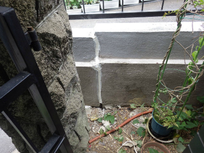外塀クラック補修工事