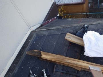 玄関上屋根カバー工事