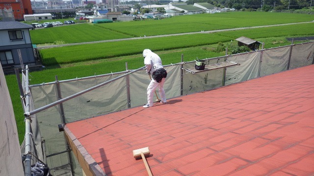 屋根カバー工事（ガルバリュウムタテヒラ）