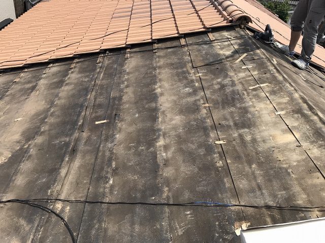 屋根葺き替え工事 色瓦⇒平板瓦