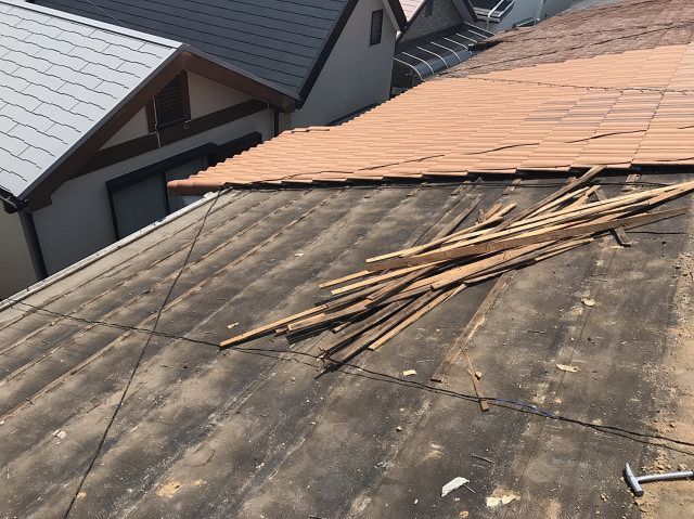 屋根葺き替え工事 色瓦⇒平板瓦