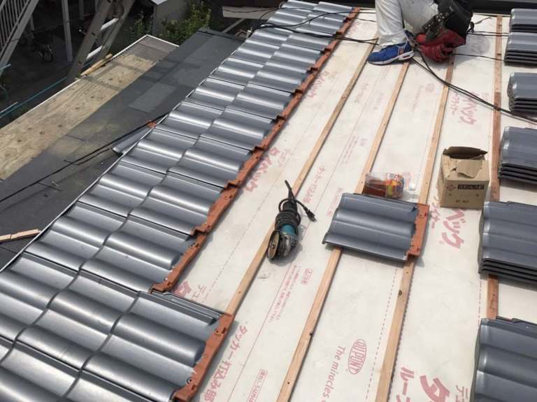 屋根葺き替え工事 色瓦⇒平板瓦