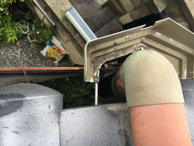 樋掛け替え工事