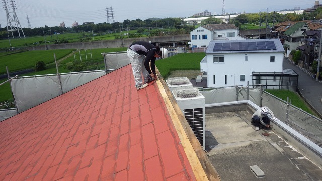屋根カバー工事（ガルバリュウムタテヒラ）