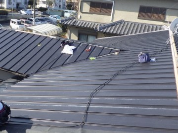 タテヒラ葺き替え工事