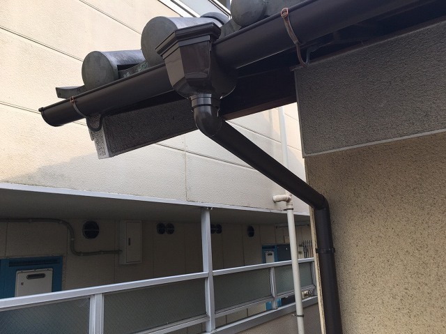 樋掛け替え工事