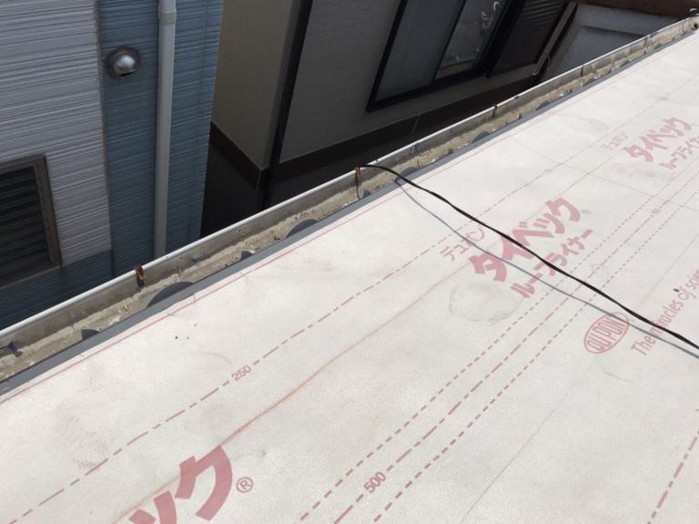 屋根葺き替え工事 色瓦⇒平板瓦