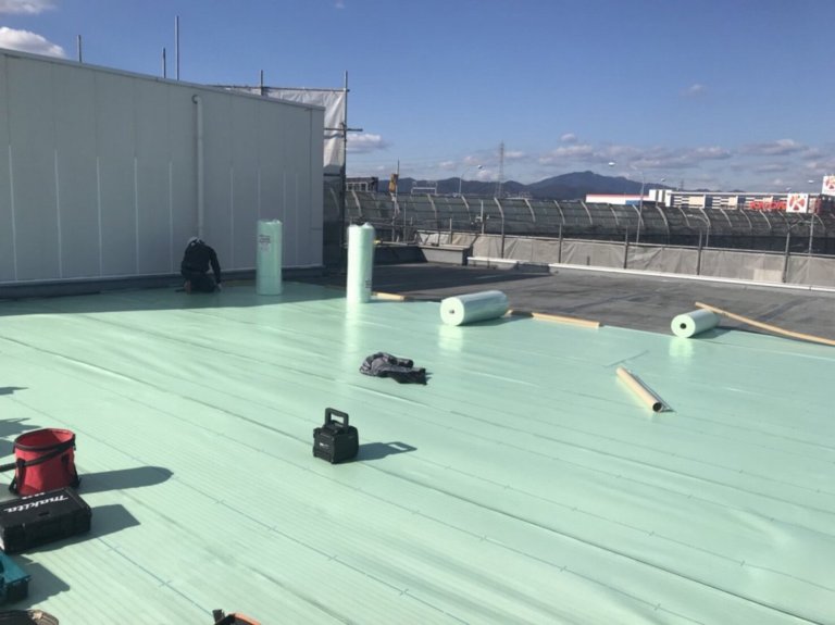 塩ビシート防水工事（絶縁機械固定）